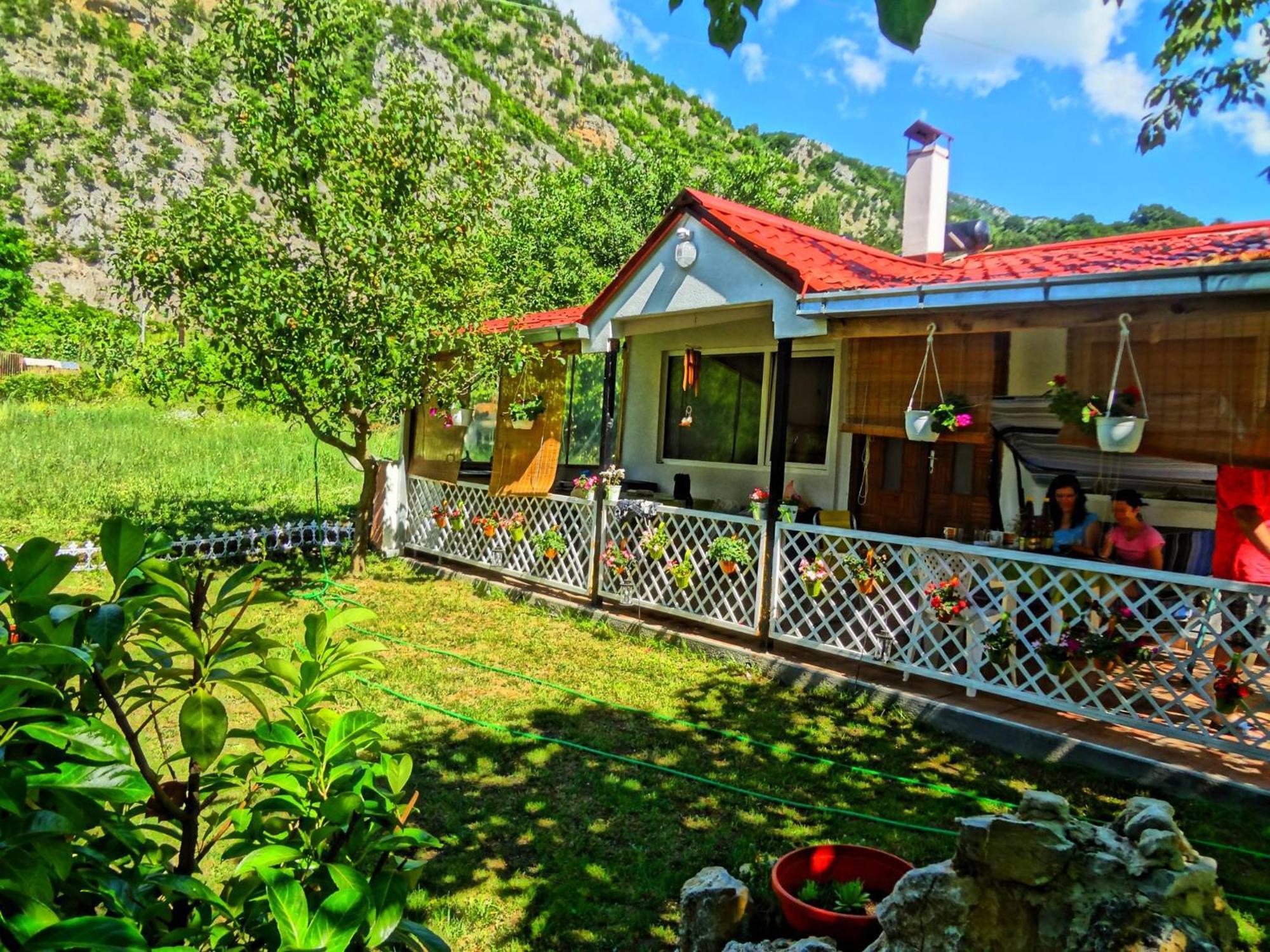 Karali Apartments Lagadin Exterior photo
